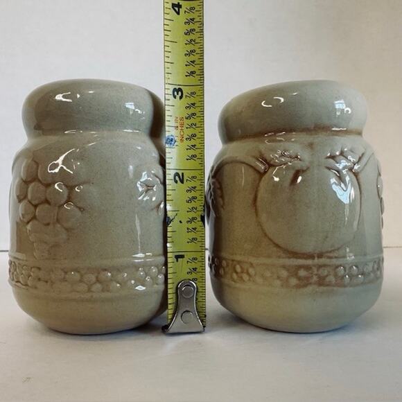 Dolgencorp Grape Vine Salt & Pepper Shaker Set Fruit Apple Strawberry Leaves VTG - Picture 6 of 8